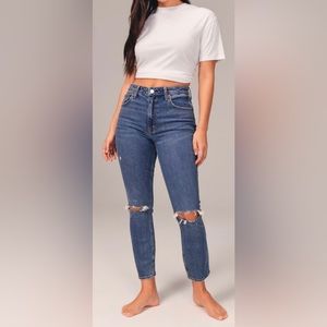 Women’s Abercrombie & Fitch NWT High Rise Skinny Jeans - Size 33